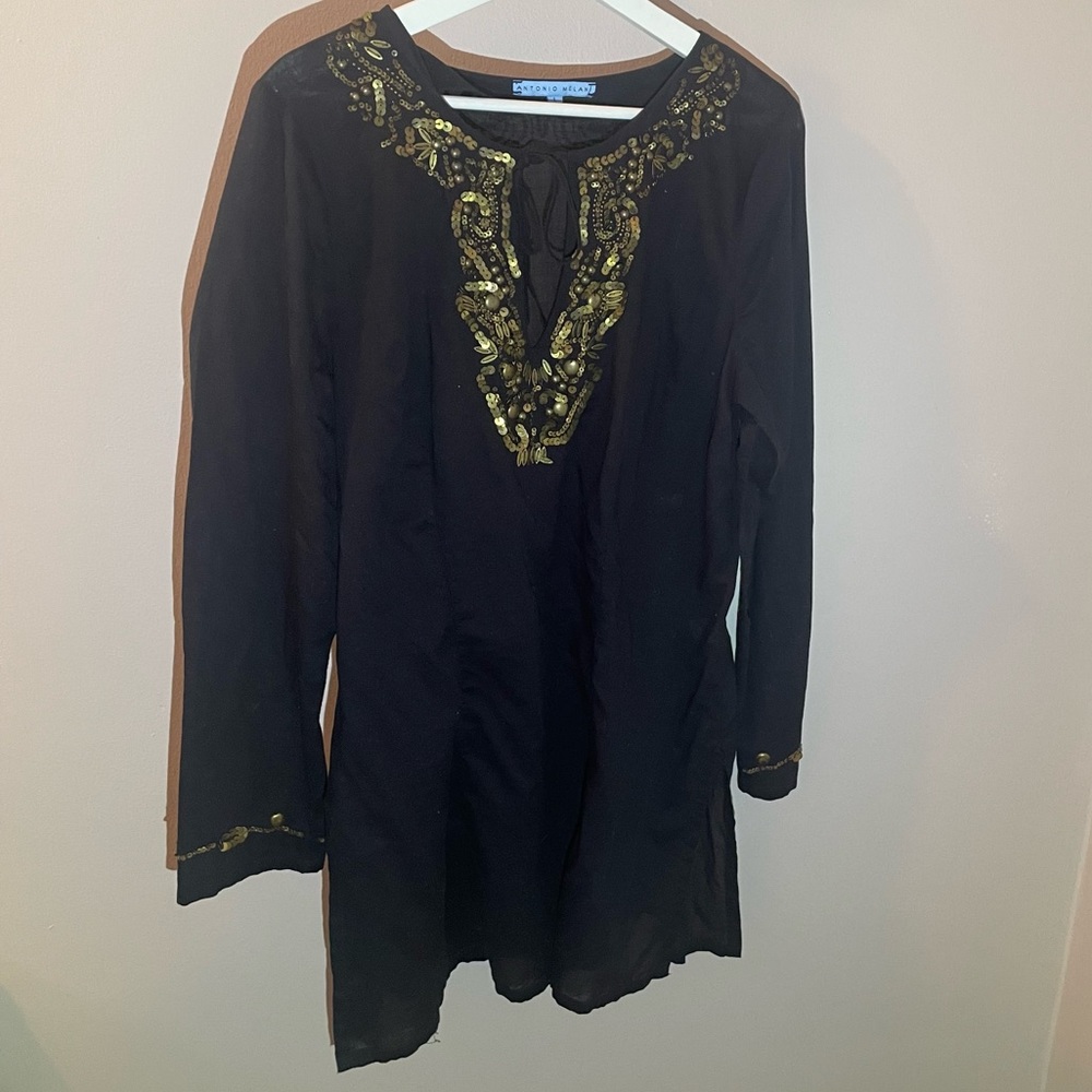 Antonio Milano Linen Top with gold decals Large